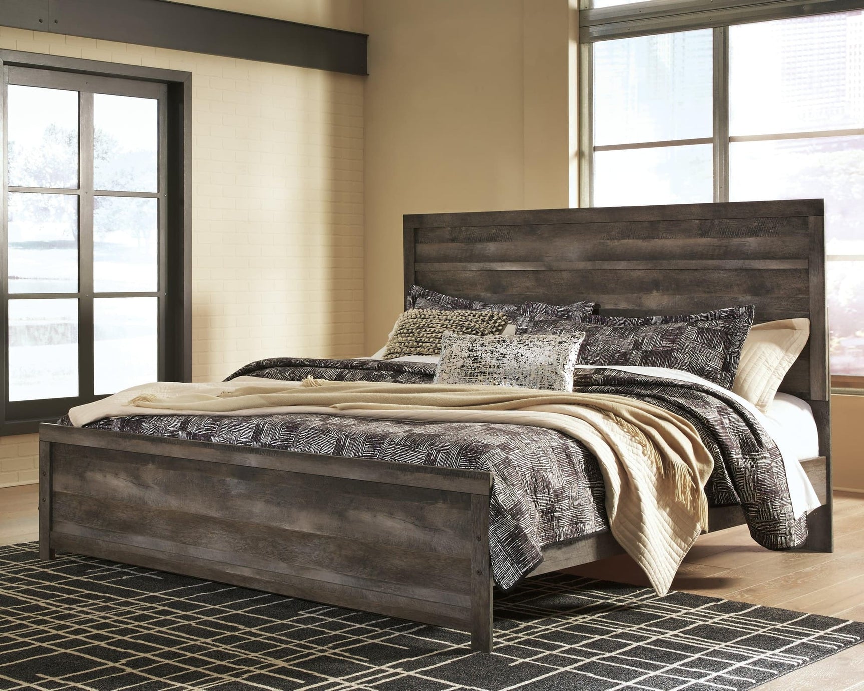 Wynnlow Gray King Panel Bed full front view