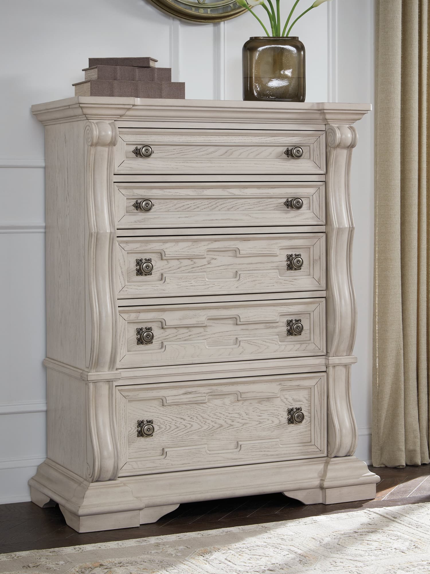 Bruchandi Antique White Traditional Chest of Drawers front view