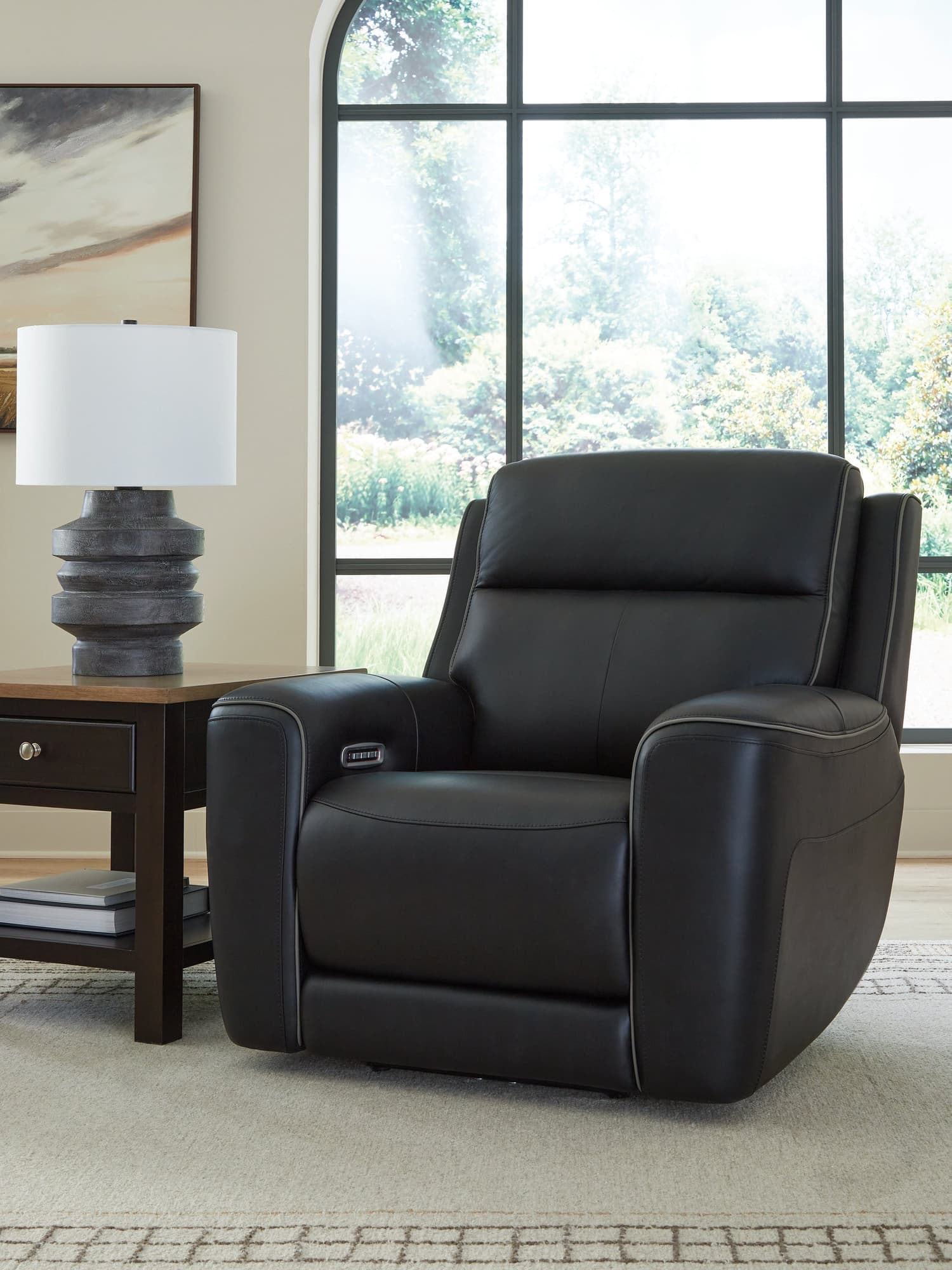 5Z-Comfort Onyx Power Recliner front view