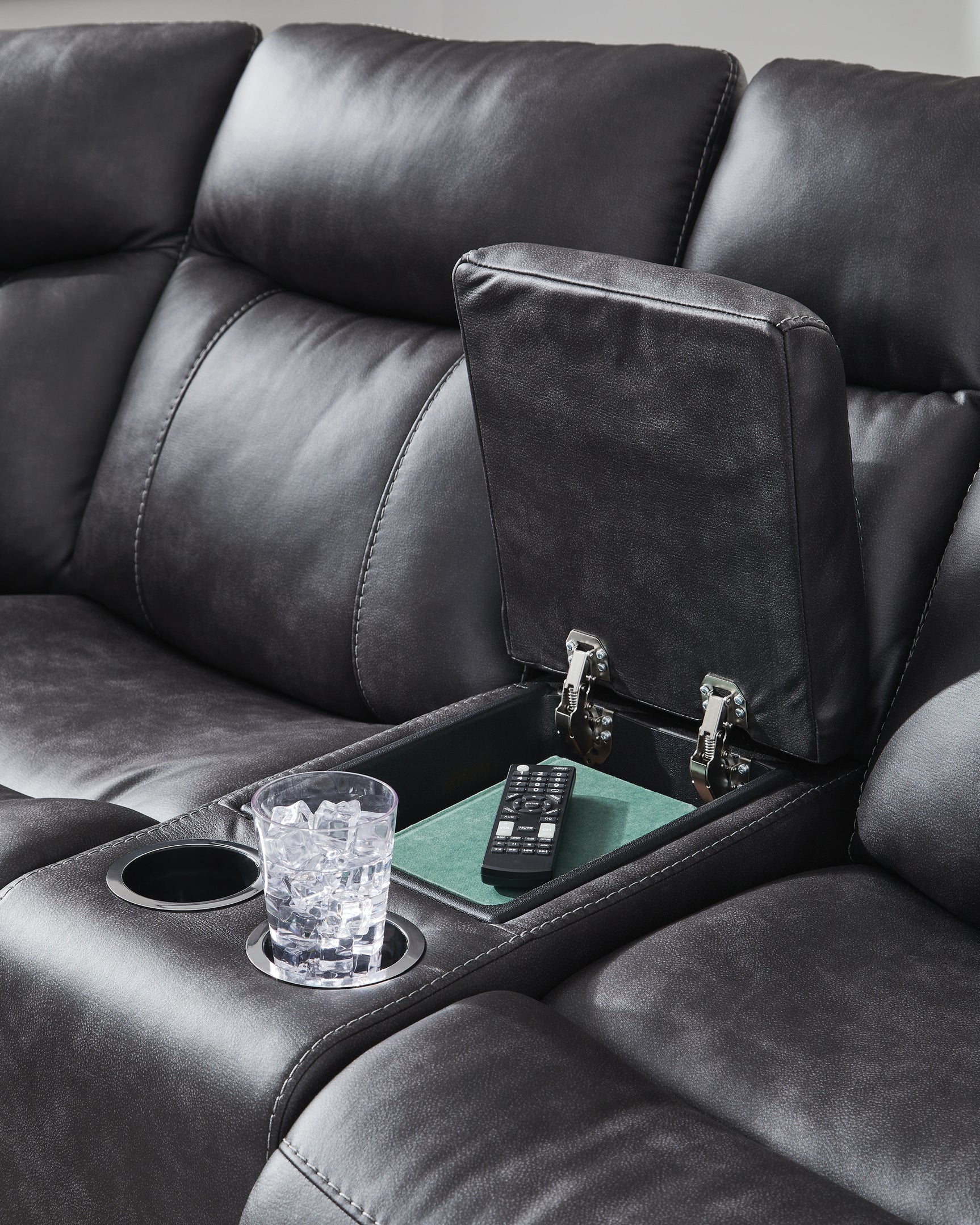 Console detail with cup holders and hidden storage