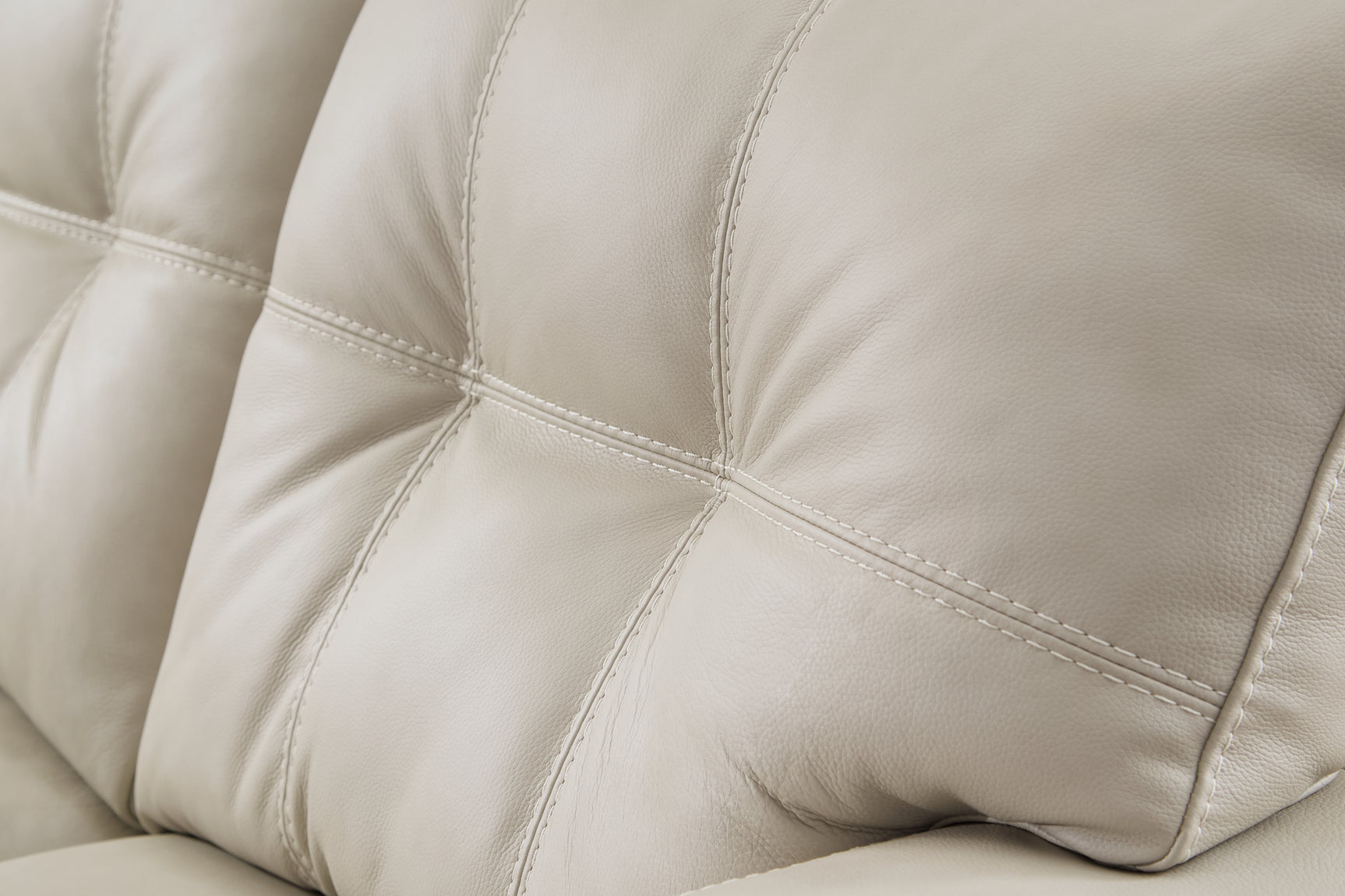 Leather swatch of Santorine loveseat upholstery