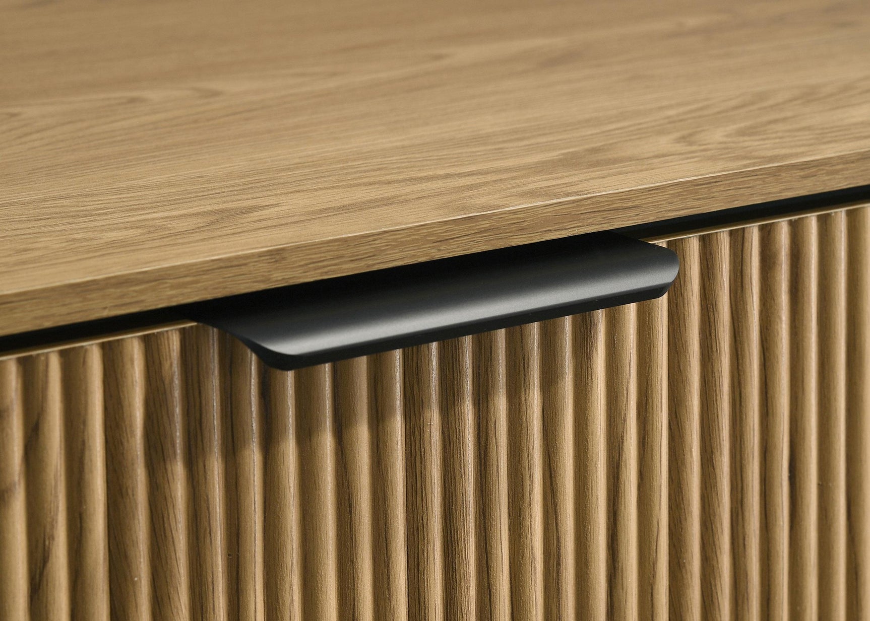 Bennett chest top surface detail