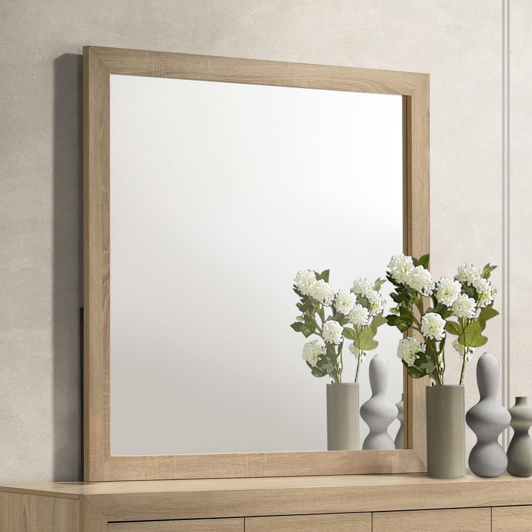 Close-up of Arielle mirror frame corner