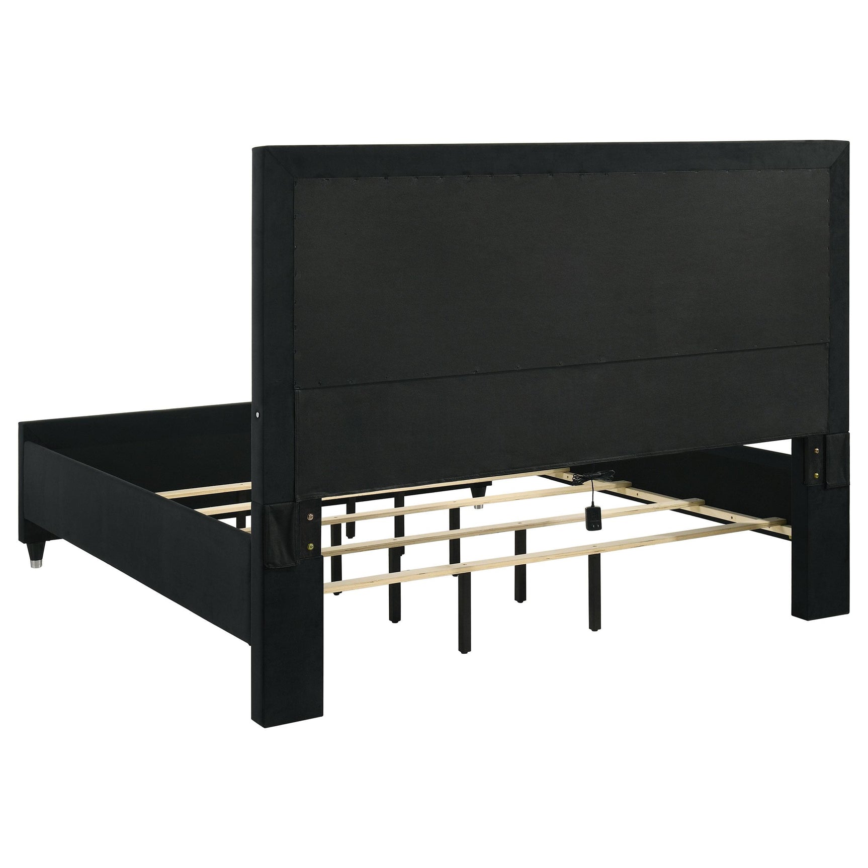 Tall headboard and footboard with vertical channels of Ravenne bed