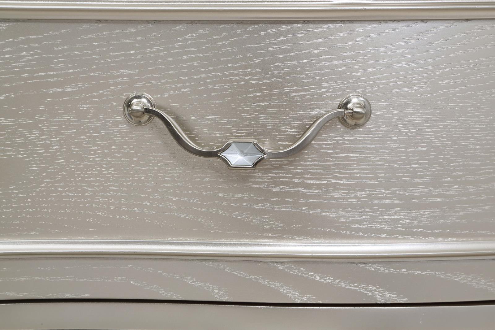 Front French dovetail joinery on drawer