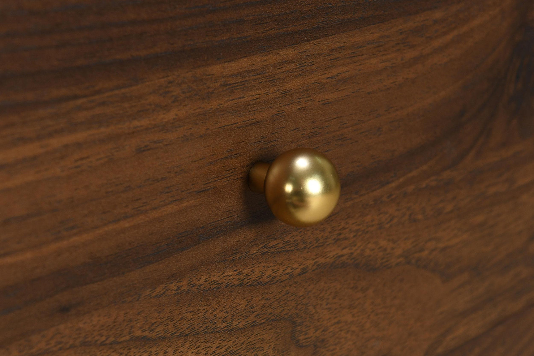 Welsley nightstand corner detail