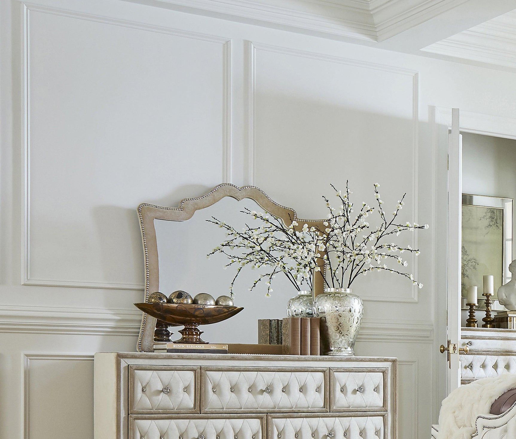 Antonella Upholstered Tufted Eastern King Bed Ivory and Camel - Footboard and leg detail