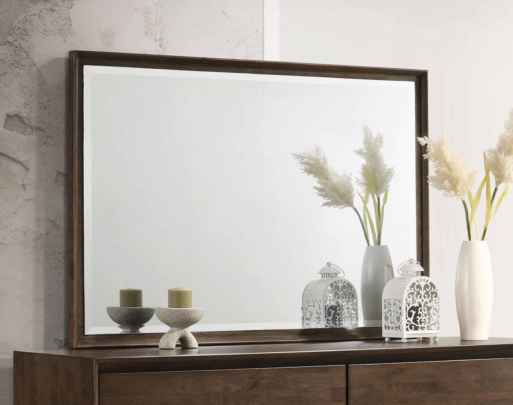 Close-up of Glenwood dresser mirror beveled glass corner