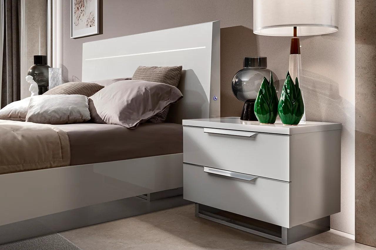 Kimera White High Gloss Lacquer Solid Wood 5-Drawers Chest, drawer detail