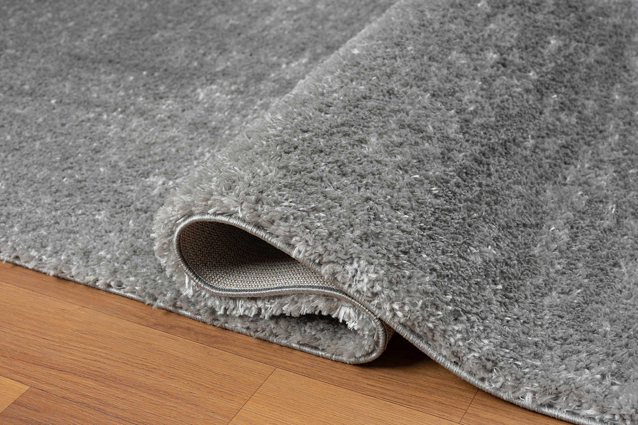 Close-up of Comfy Shag Carbon rug fibers