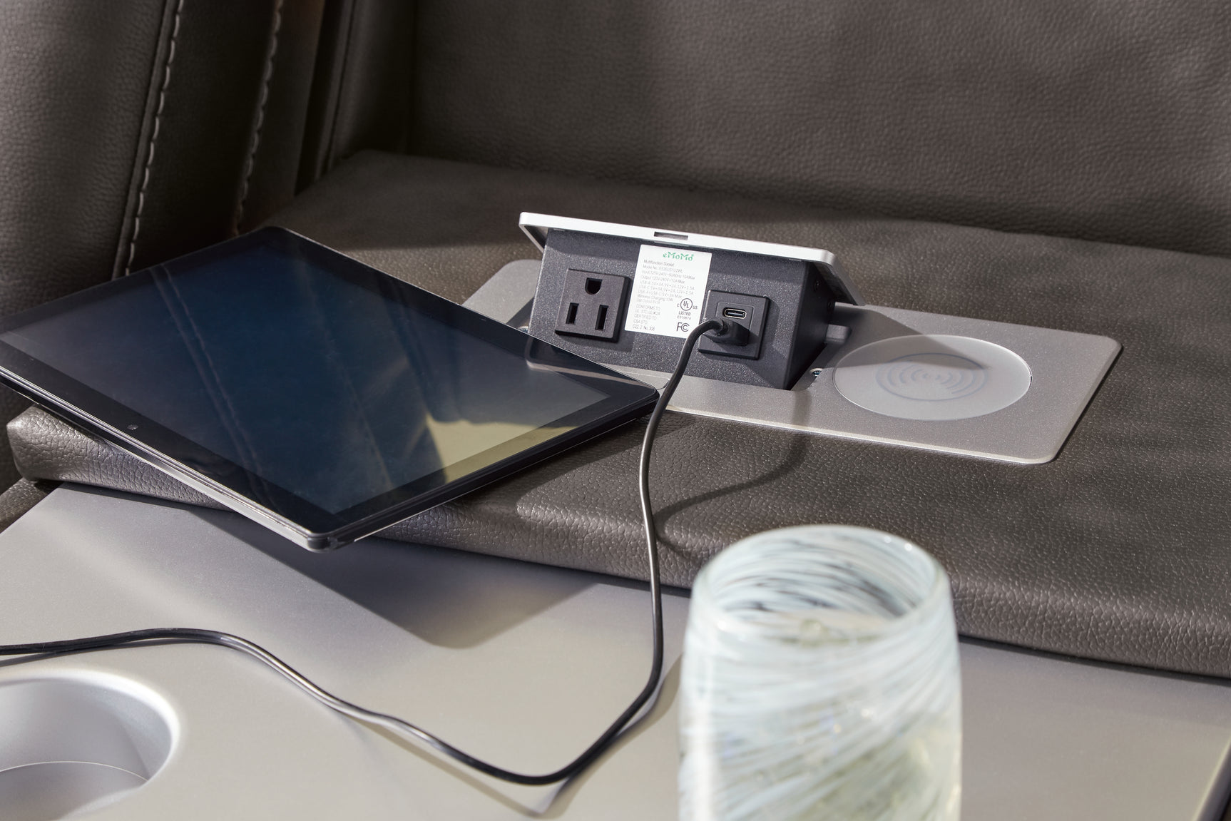 Ashley Fyne-Dyme Shadow docking station charging ports
