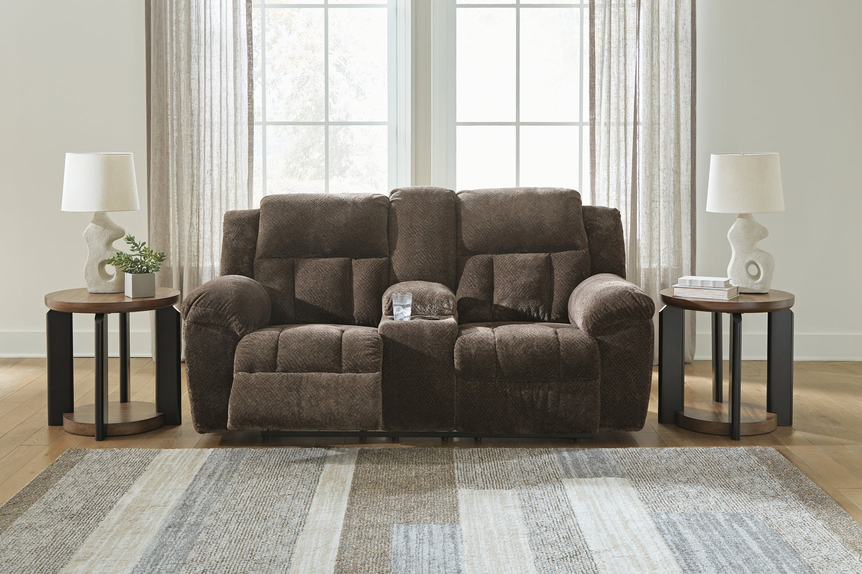 Open console with cup holders on Frohn loveseat