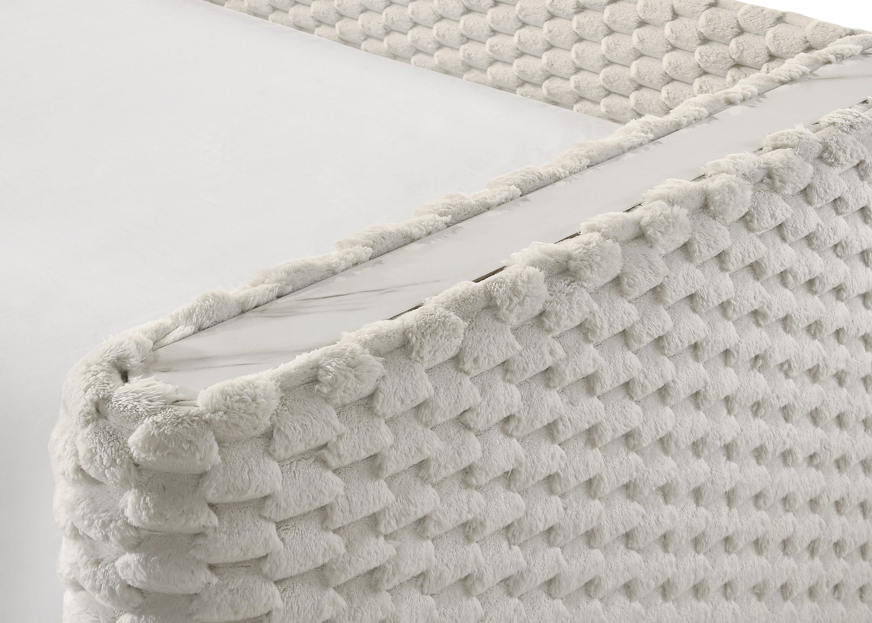 Daybed corner detail