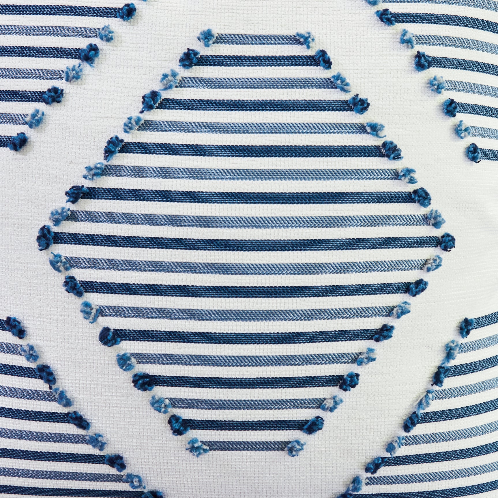 Evansley Loveseat accent pillow close-up