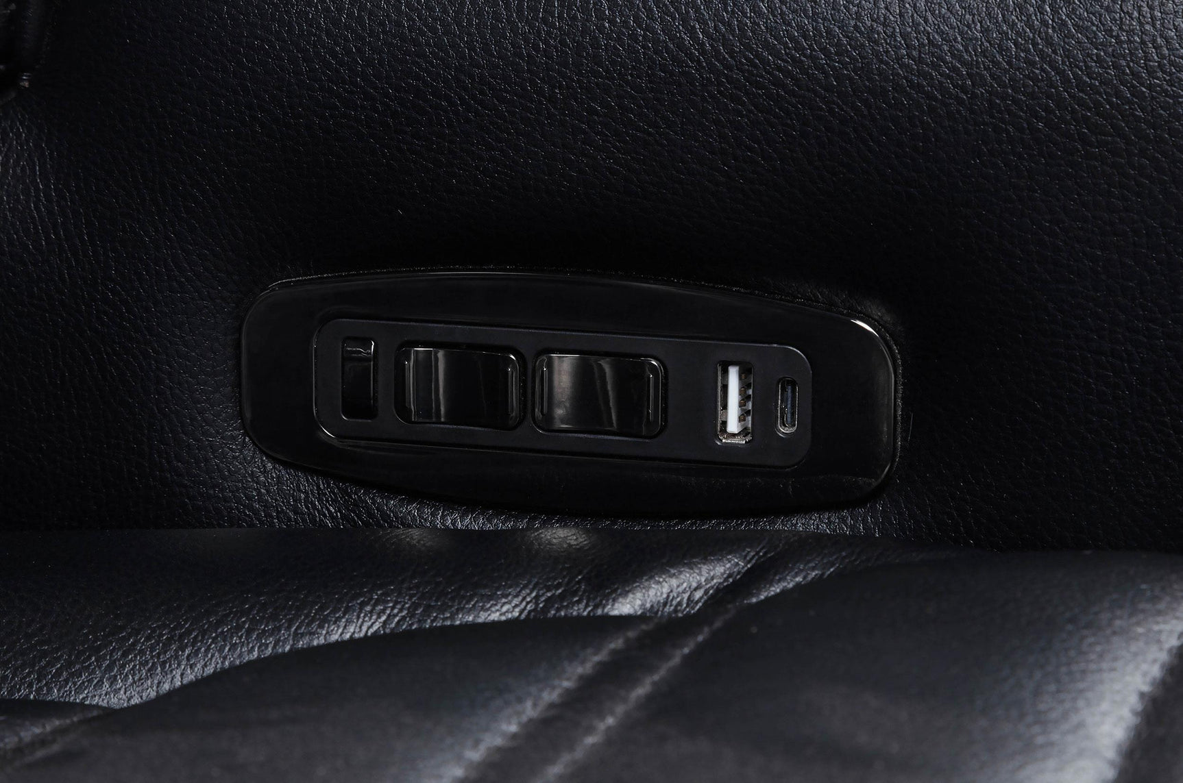 Zuma loveseat cup holders on armrest