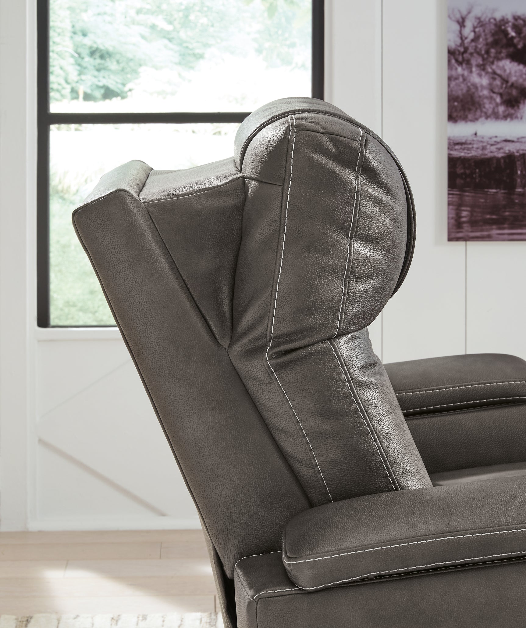 Power-adjustable headrest detail