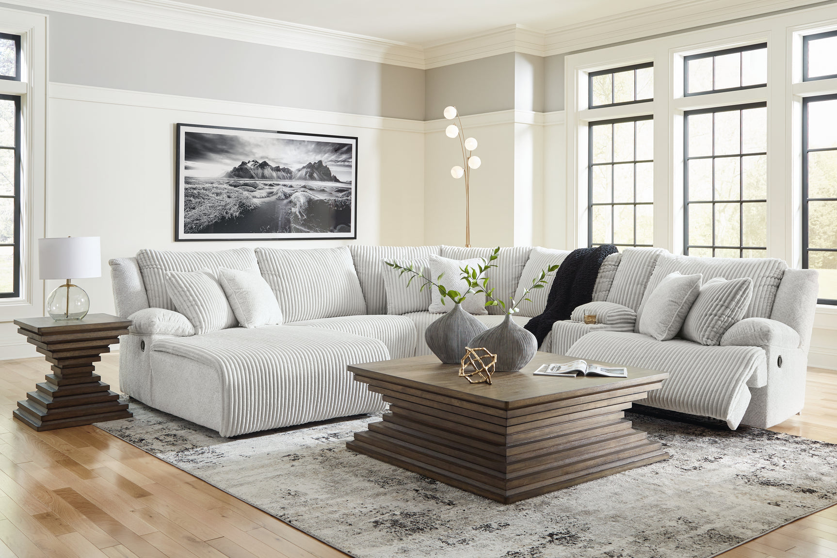 Sectional recliner mechanism detail