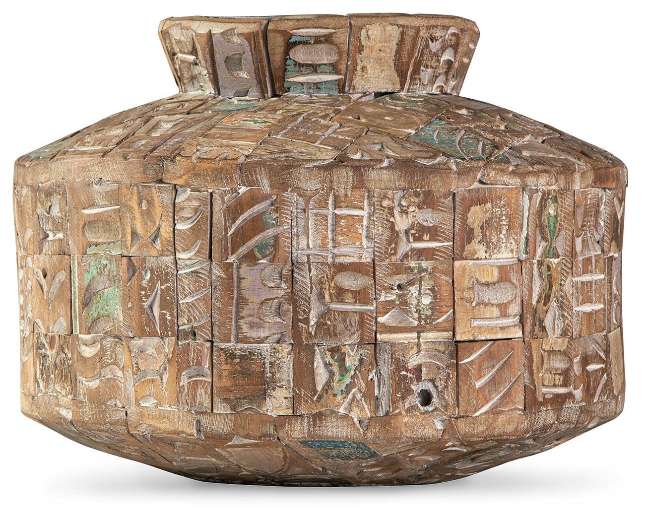 Meltland Natural Black Vase close-up detail
