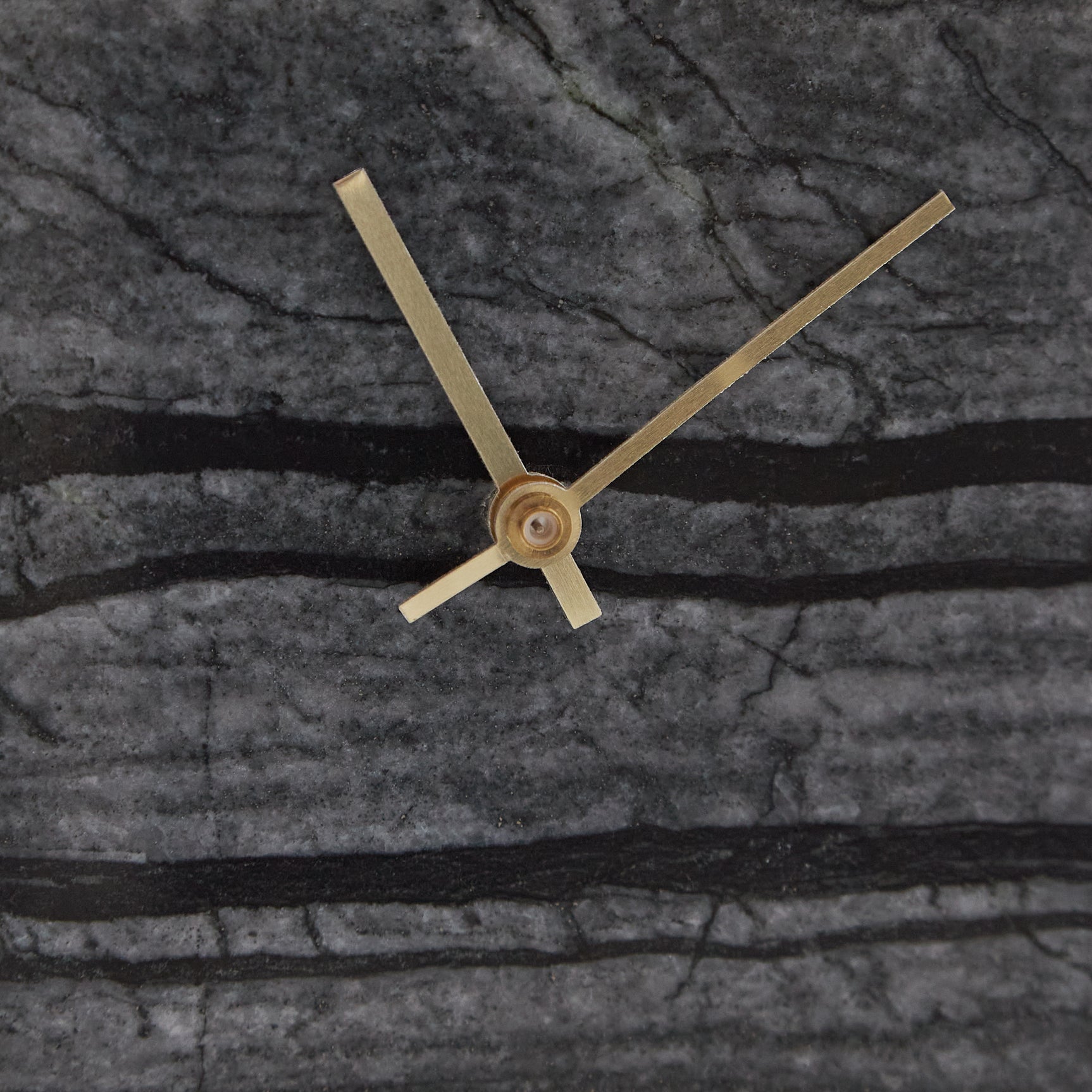 Janmour table clock close-up of black marble finish