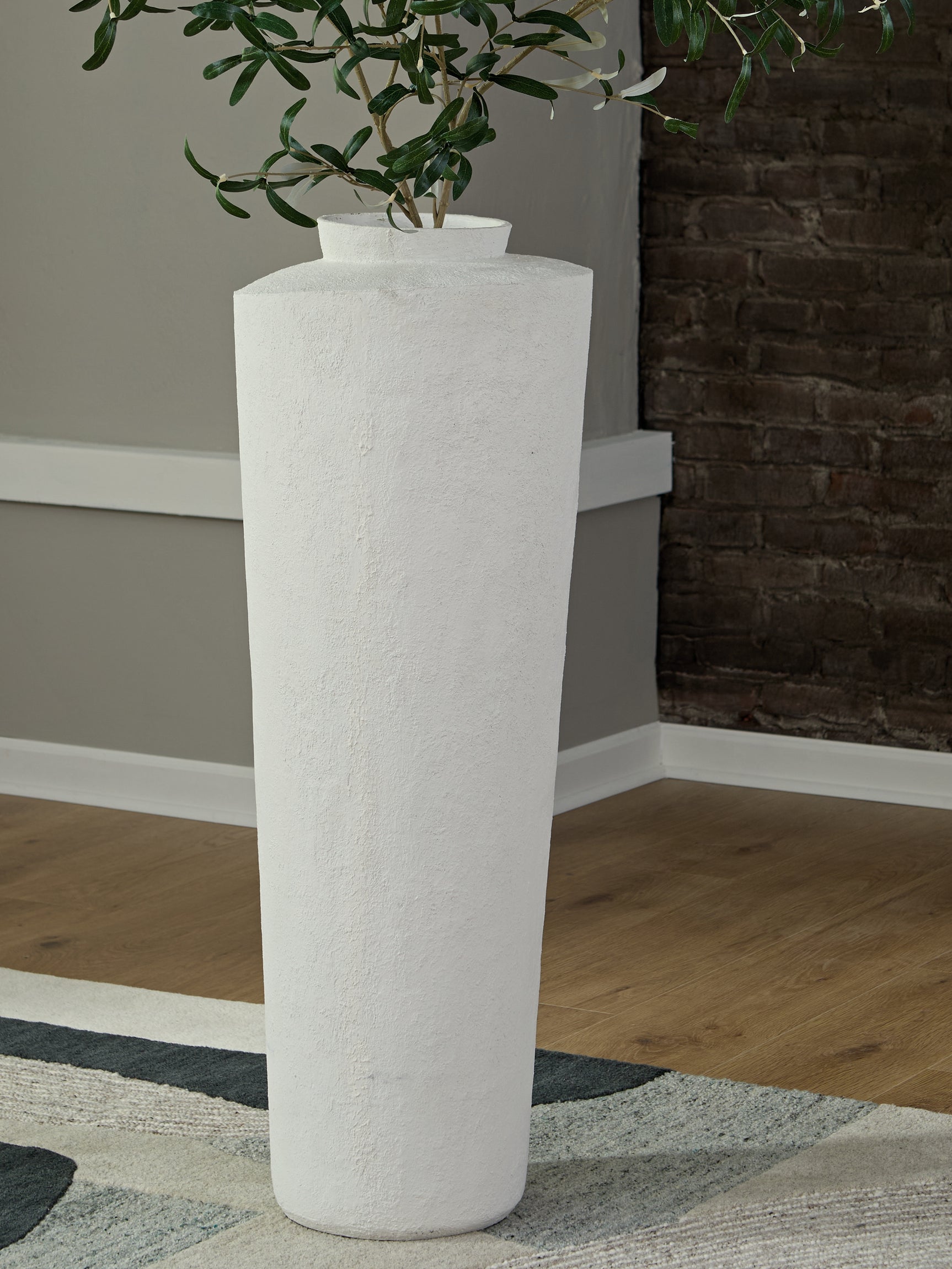 Flurinworth Vase showing round shape from above