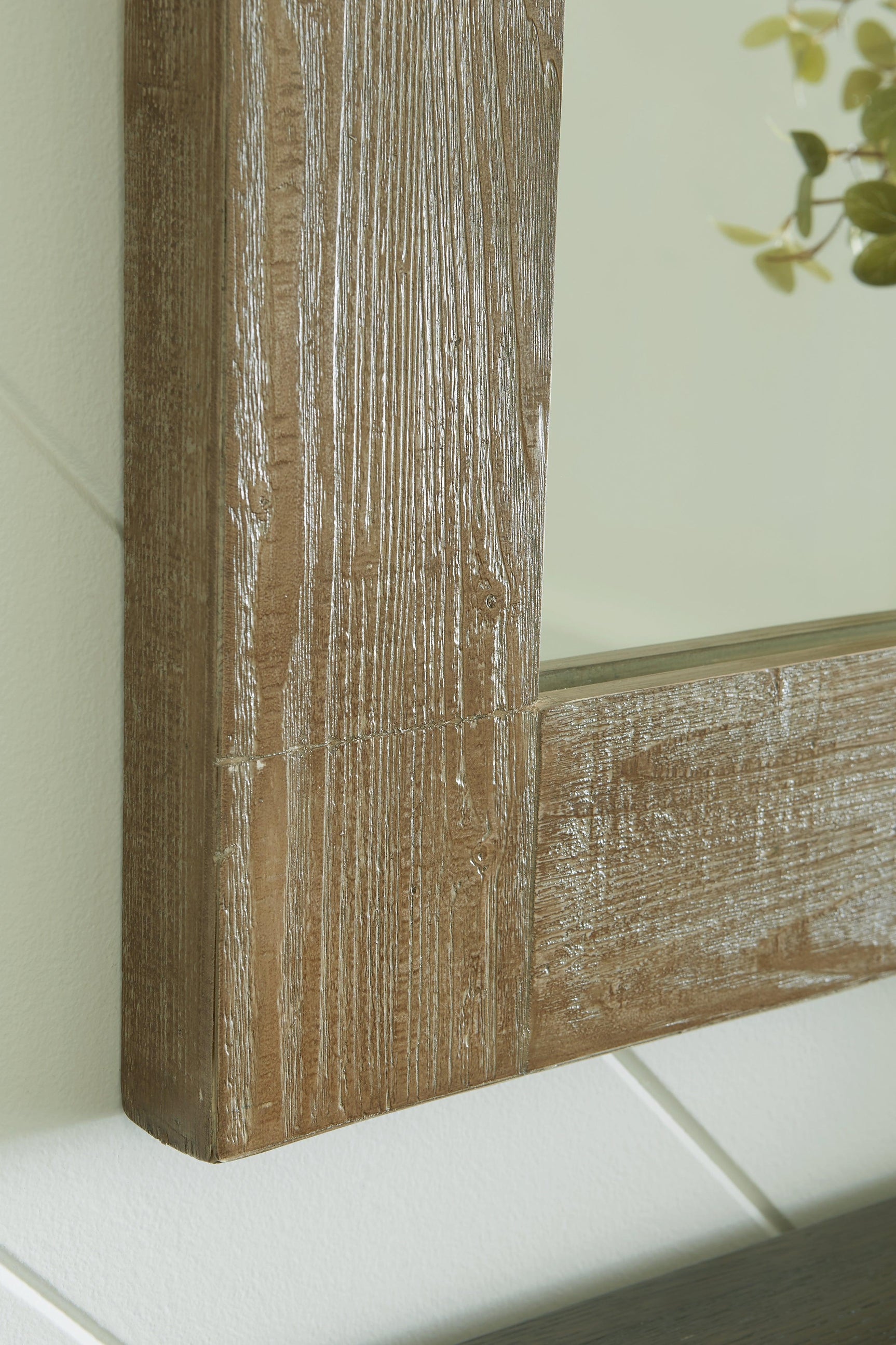 Close-up of Waltleigh mirror frame texture