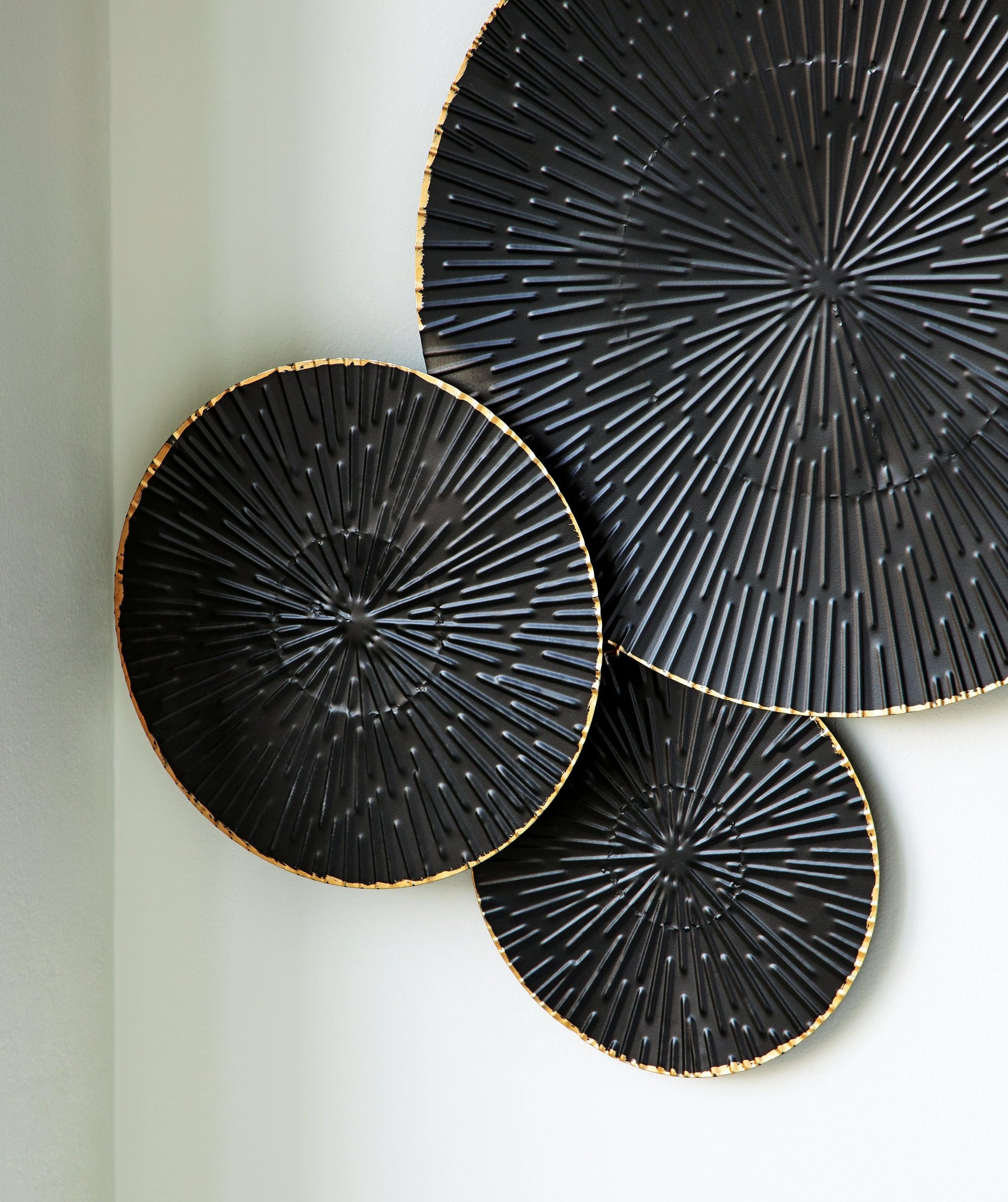 Detailed close-up of Rhetlen Wall Decor metal texture