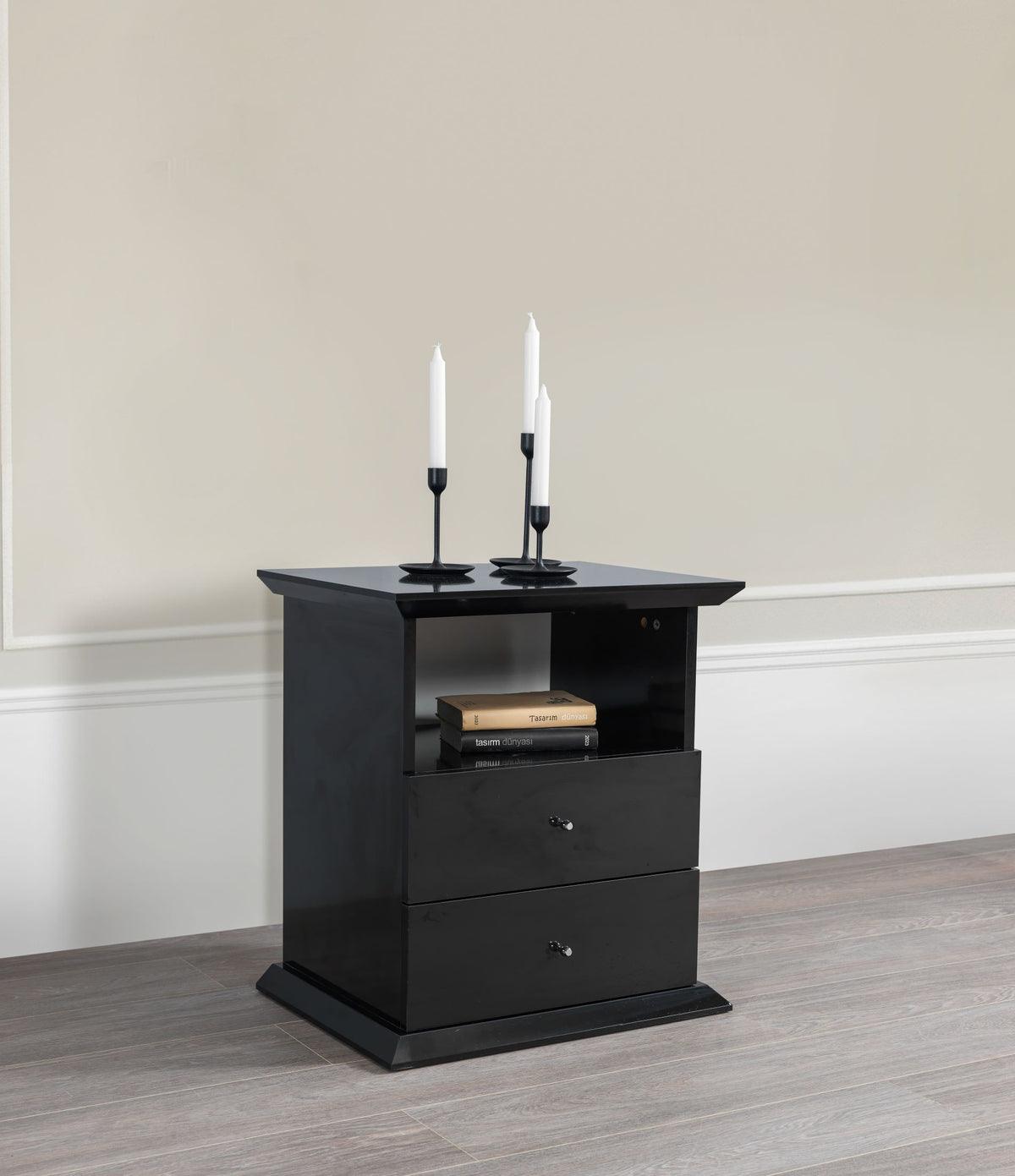 side view of Natalie Black 4-Piece Queen Bedroom Set bed