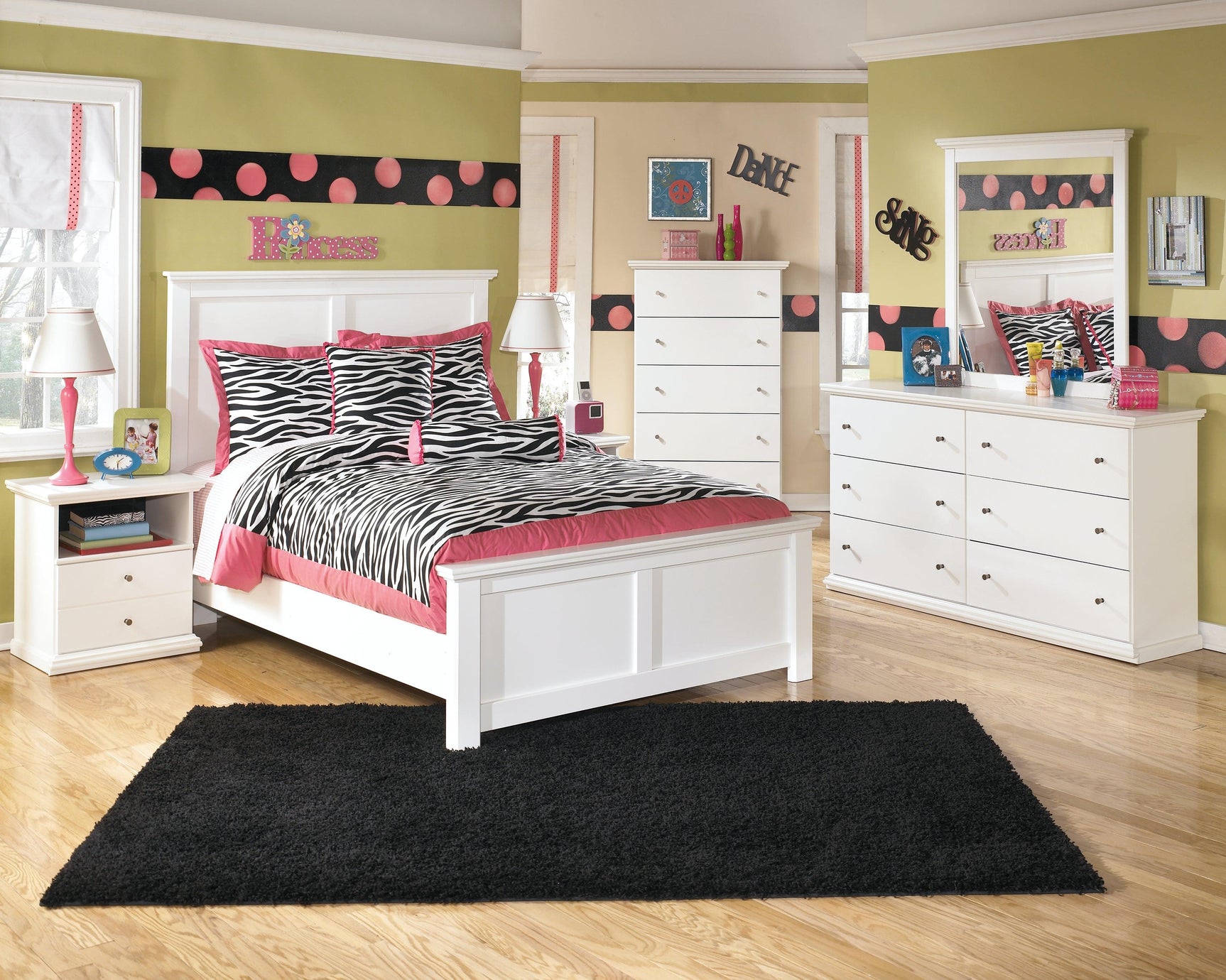Bostwick Shoals white full bed corner detail
