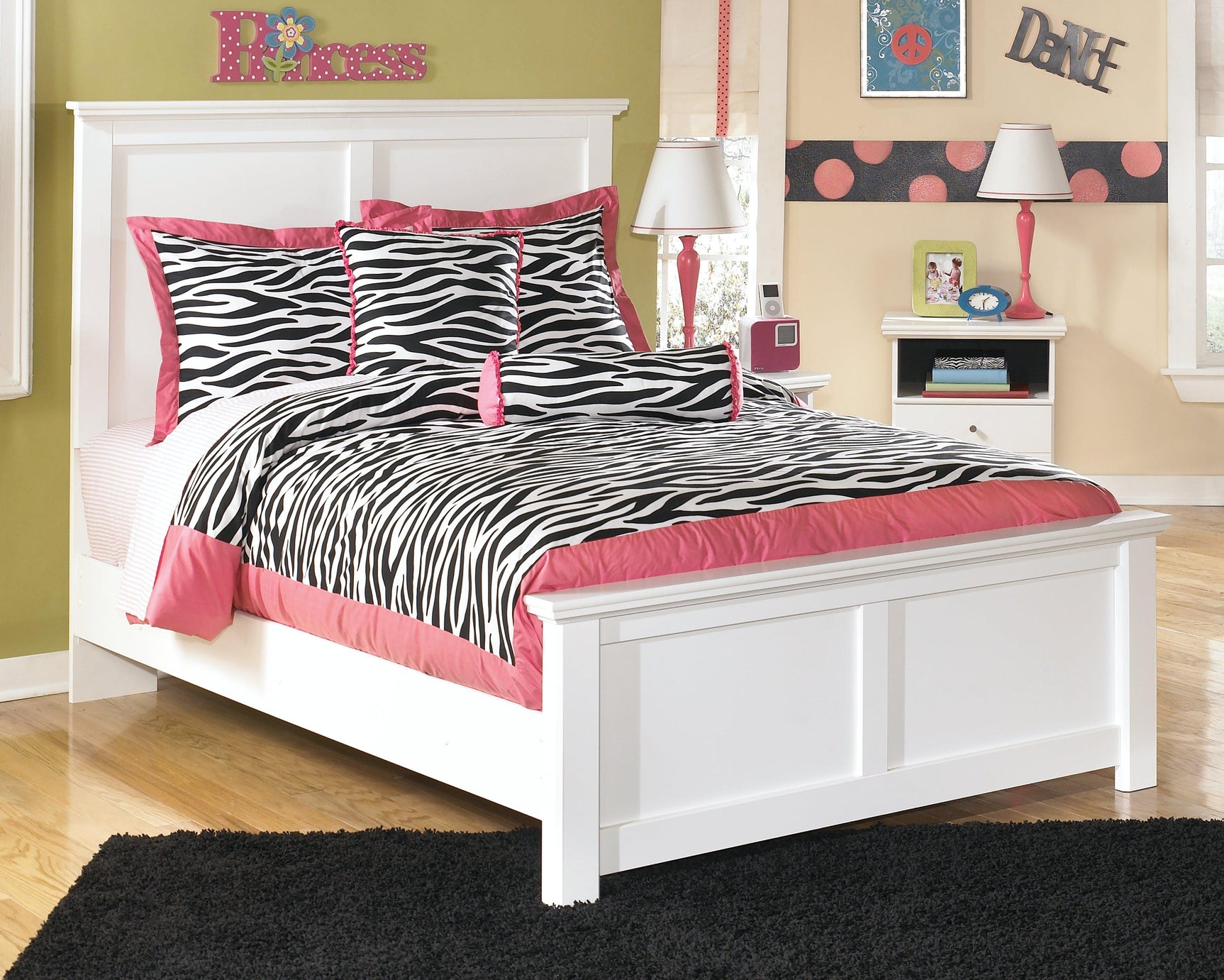 Bostwick Shoals White Full Panel Bed in showroom setting