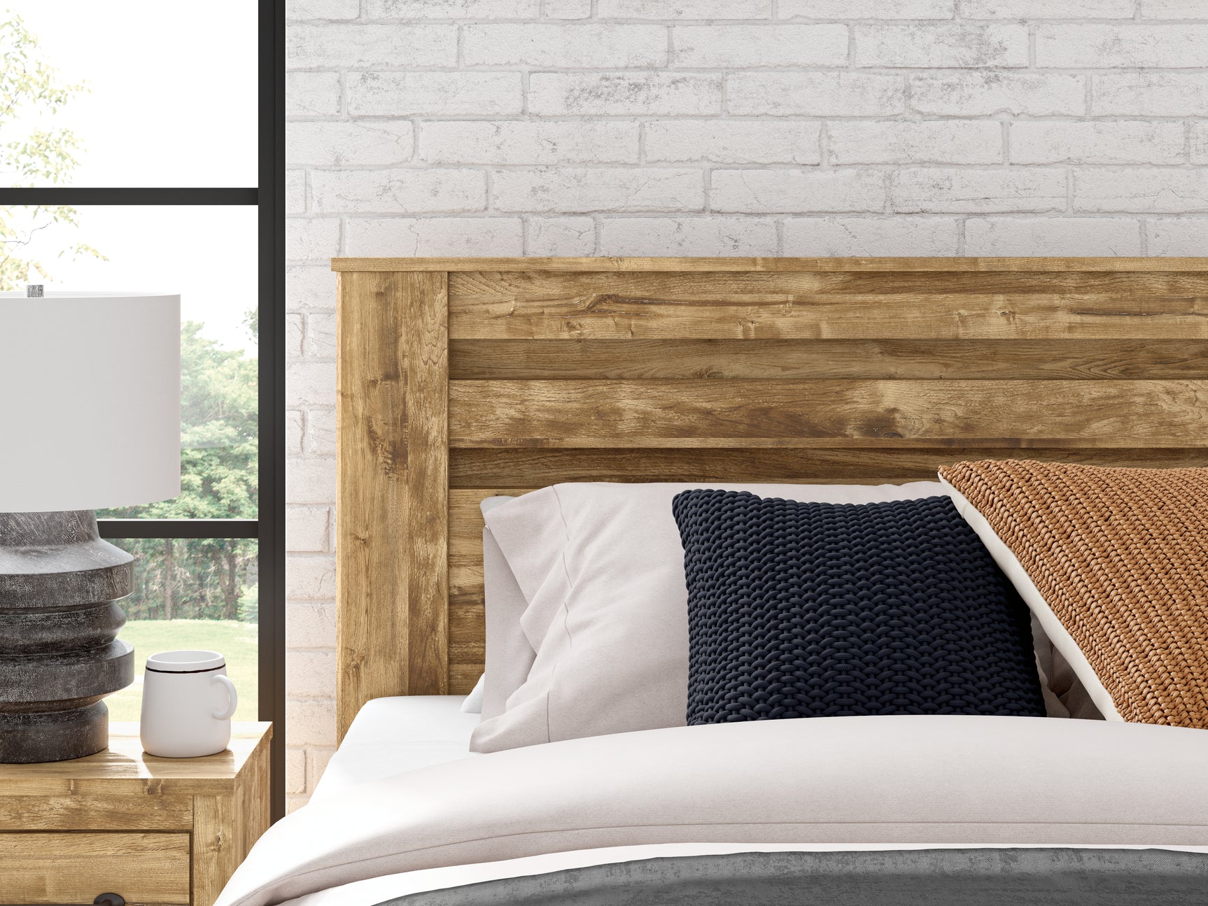 Maystonna Brown Queen Panel Bed - Front View