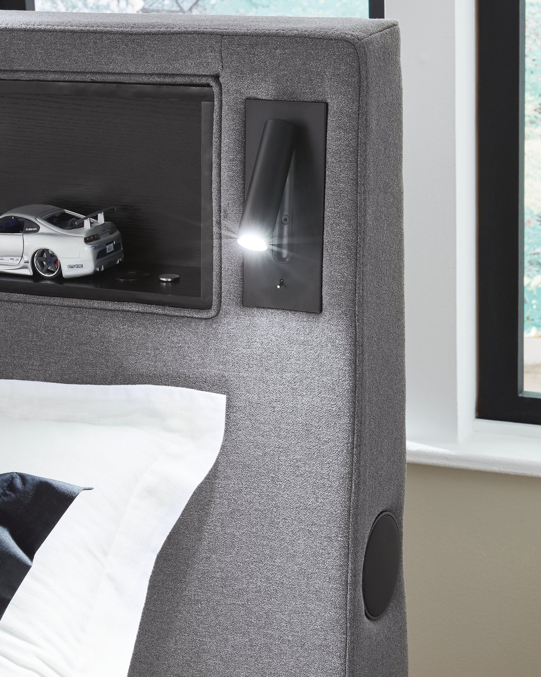 Verishaw Bed adjustable LED reading light close-up