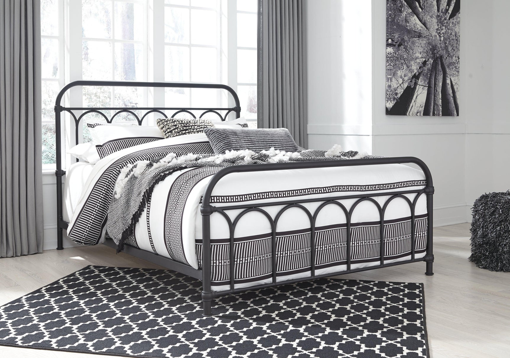 Nashburg Black Queen Metal Bed with mattress