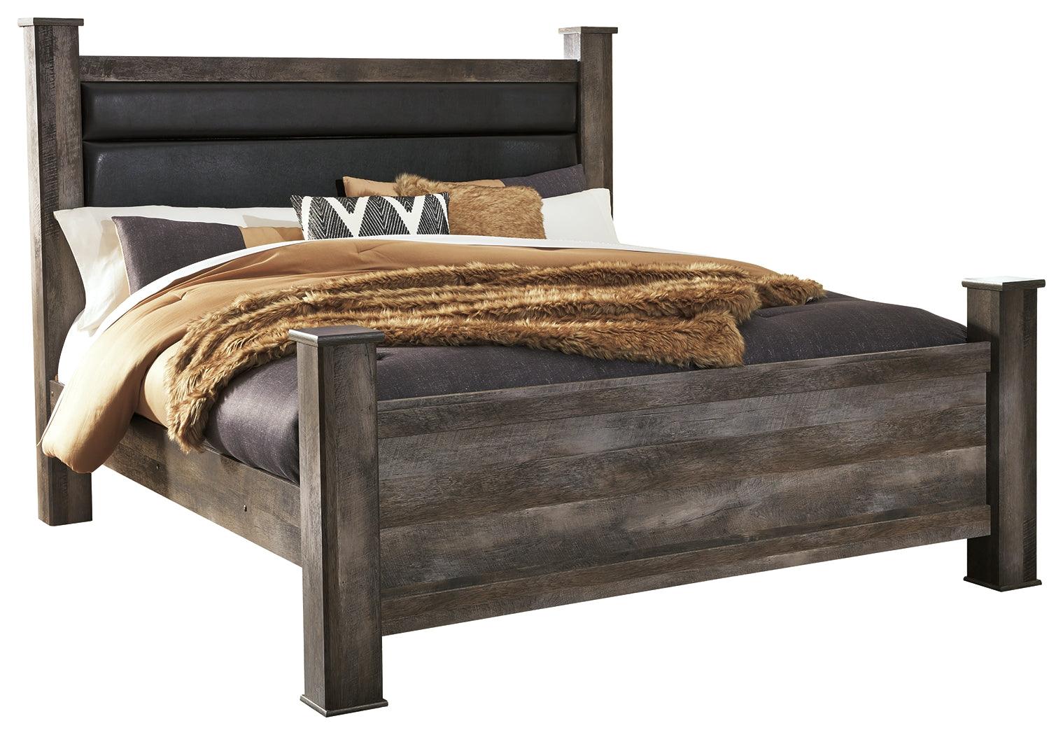 Headboard detail of Wynnlow King Panel Bed