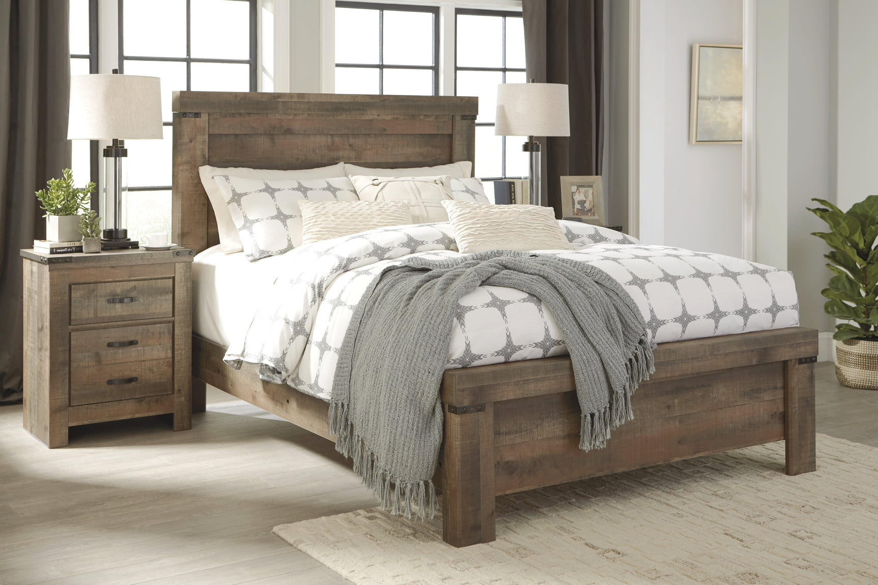 Trinell Brown Queen Panel Bed headboard detail