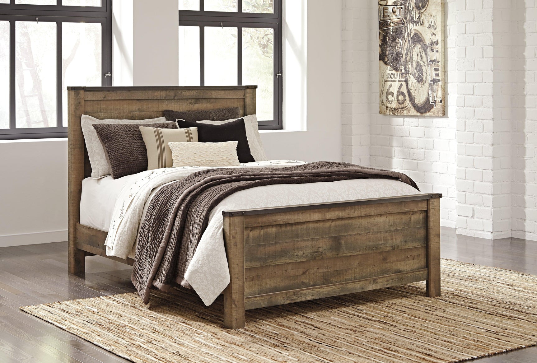 Trinell Brown Queen Panel Bed footboard detail