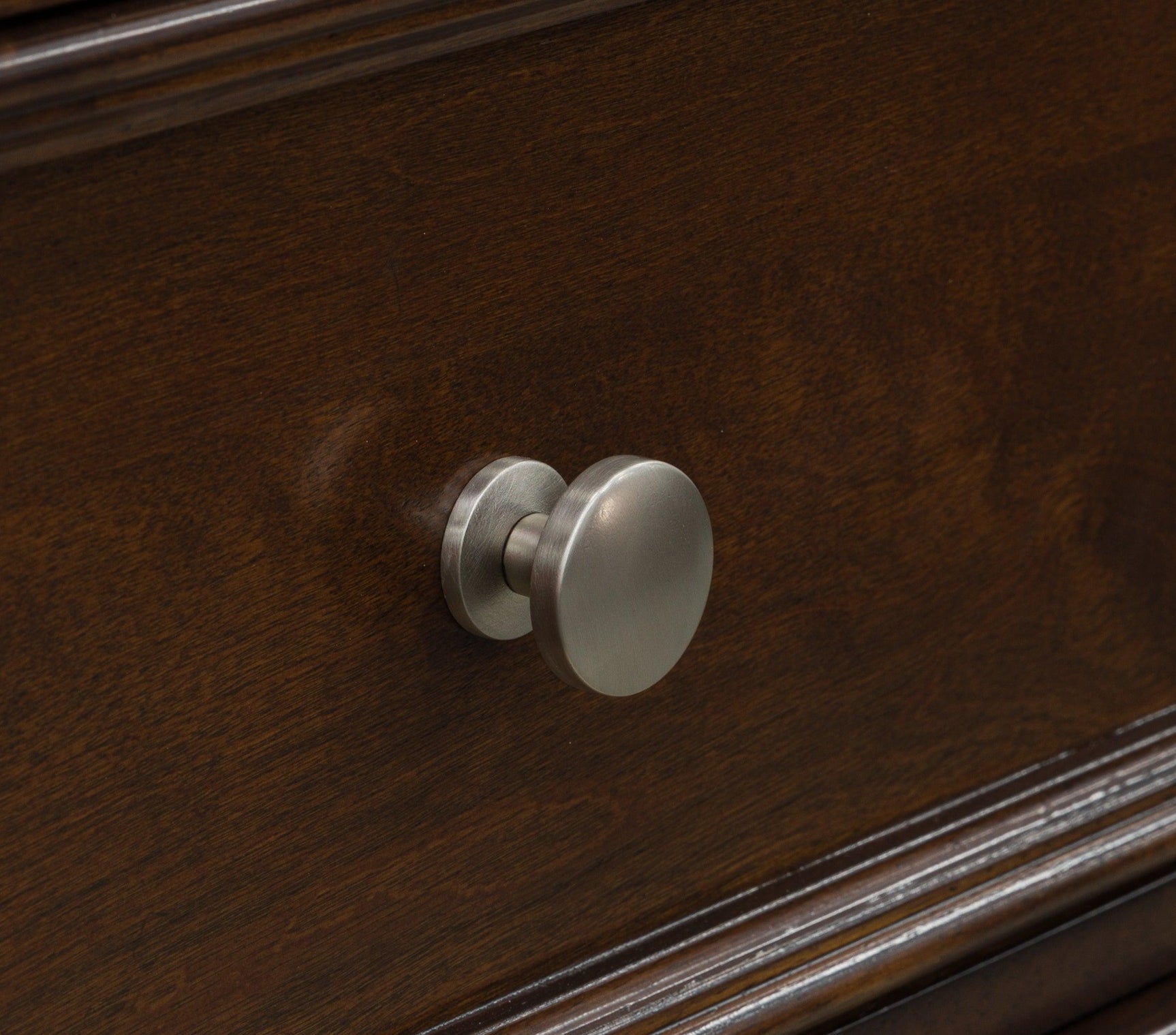 Danabrin Chest of Drawers knob detail