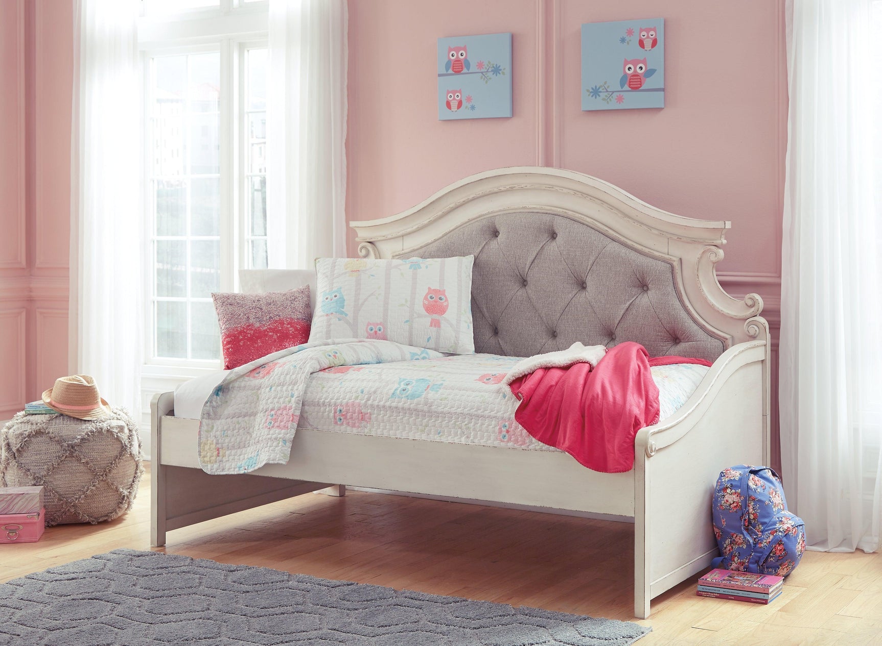 Realyn Chipped White Twin Day Bed angled view