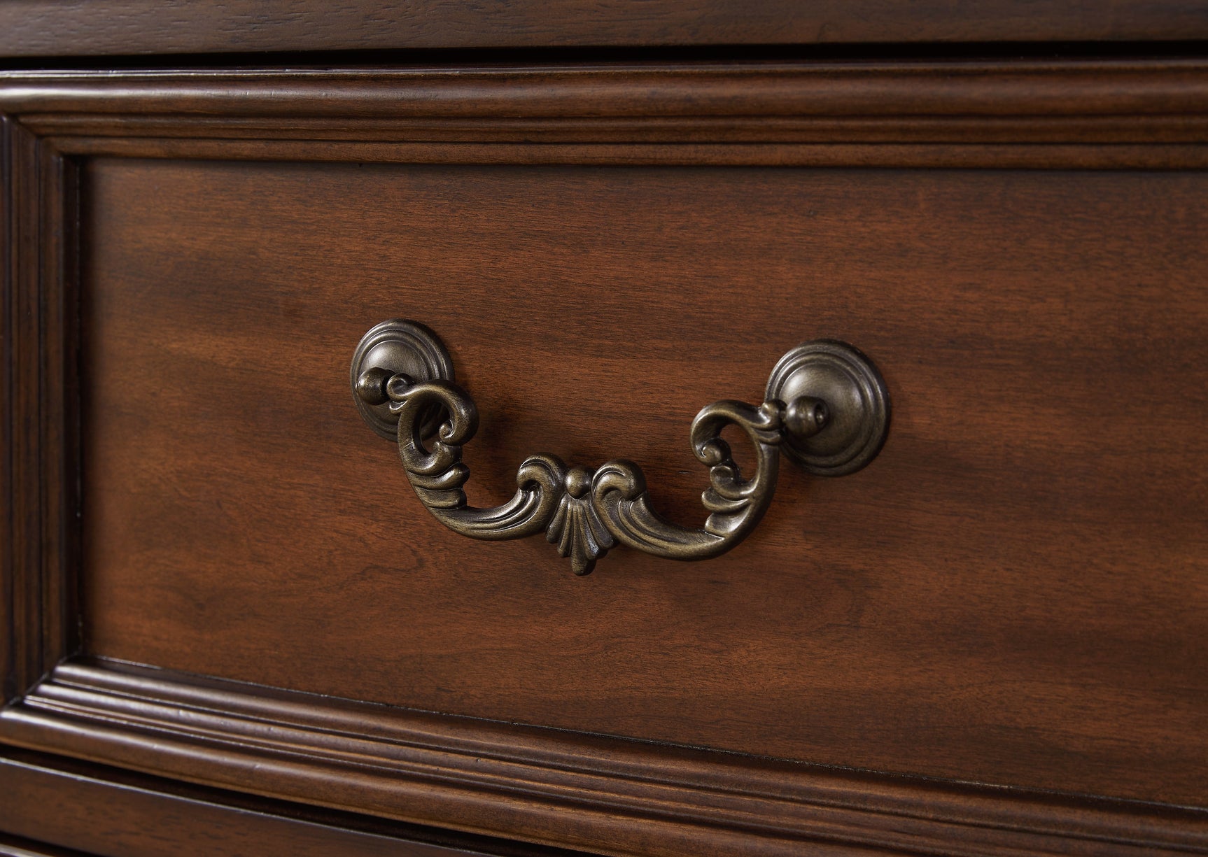 Lavinton Brown Chest Of Drawers