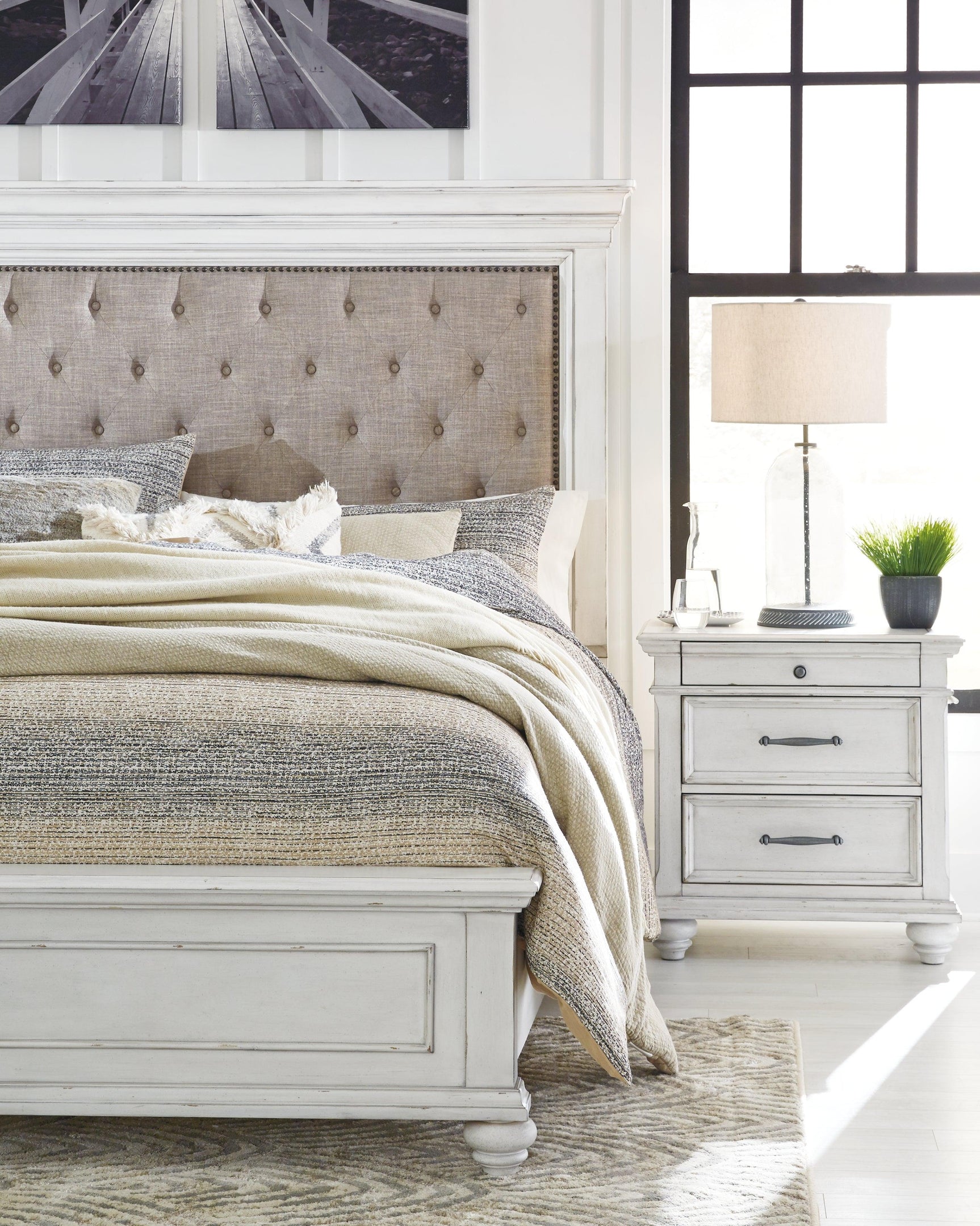 Overview of bed frame and rails