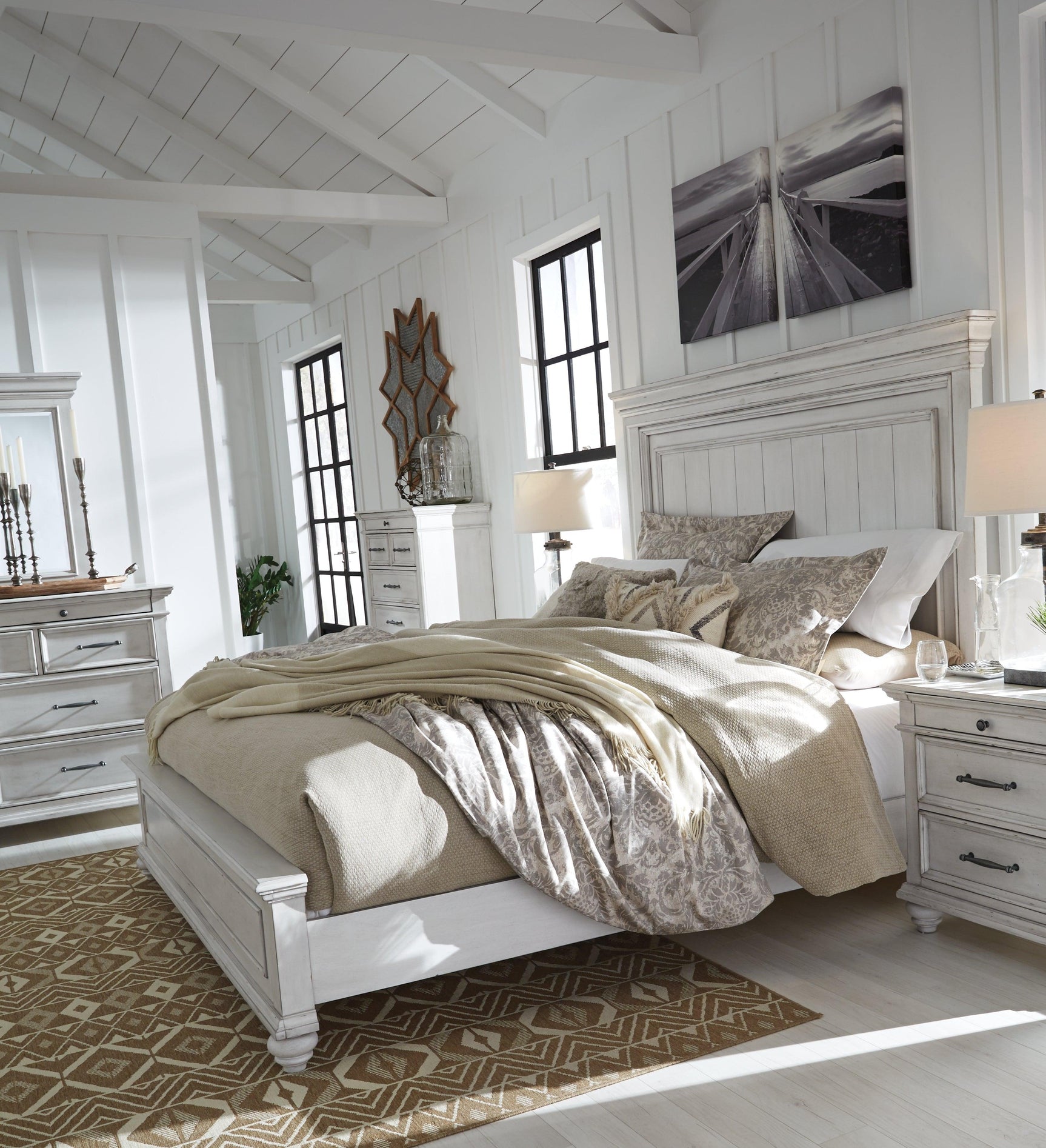Kanwyn Whitewash Queen Panel Bed finish sample