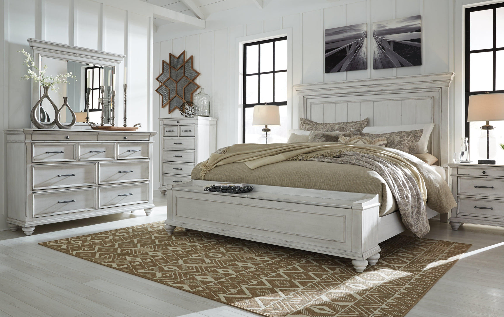 Kanwyn Whitewash Queen Panel Bed bench detail and bun feet