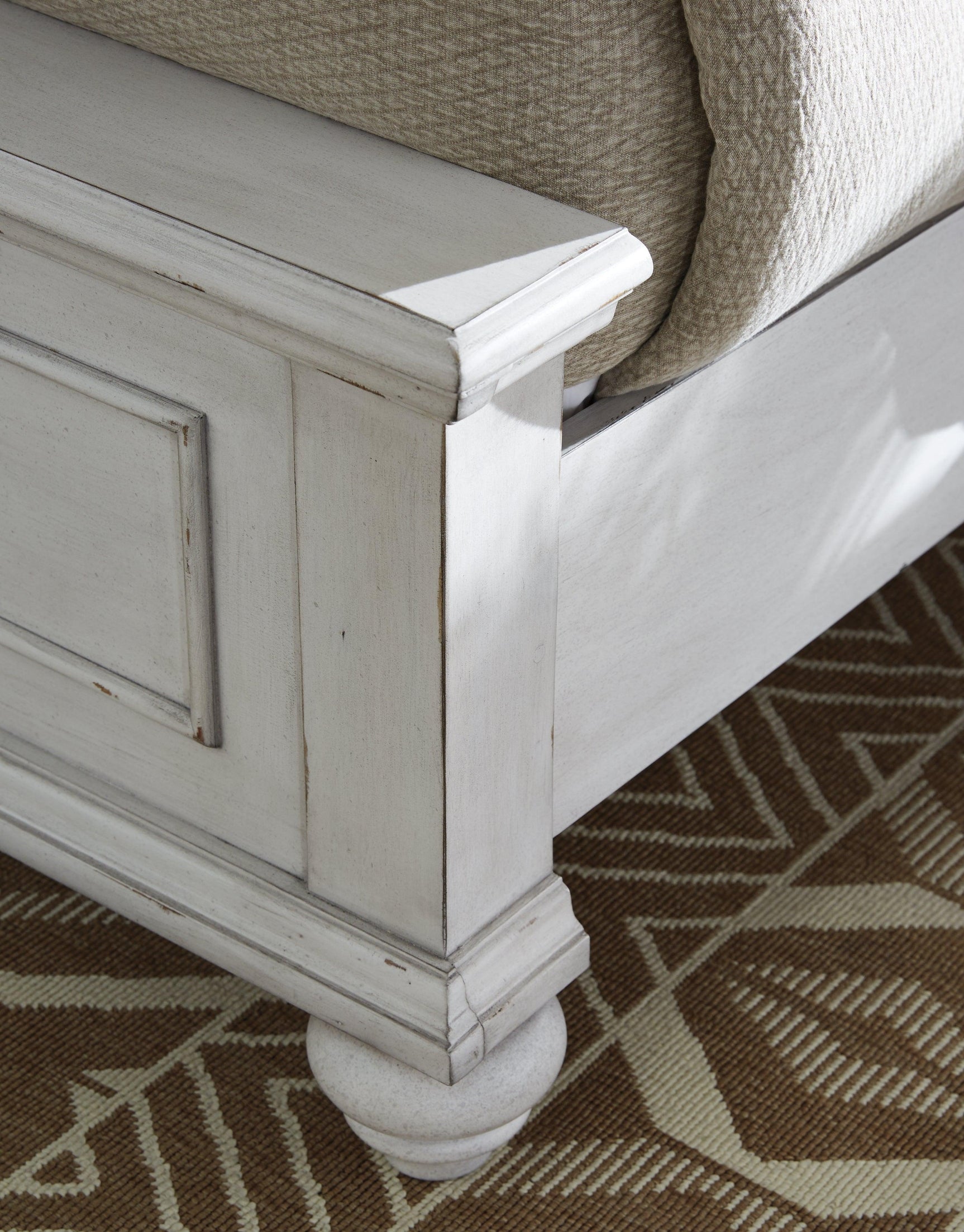 Kanwyn King Panel Bed side profile with storage bench