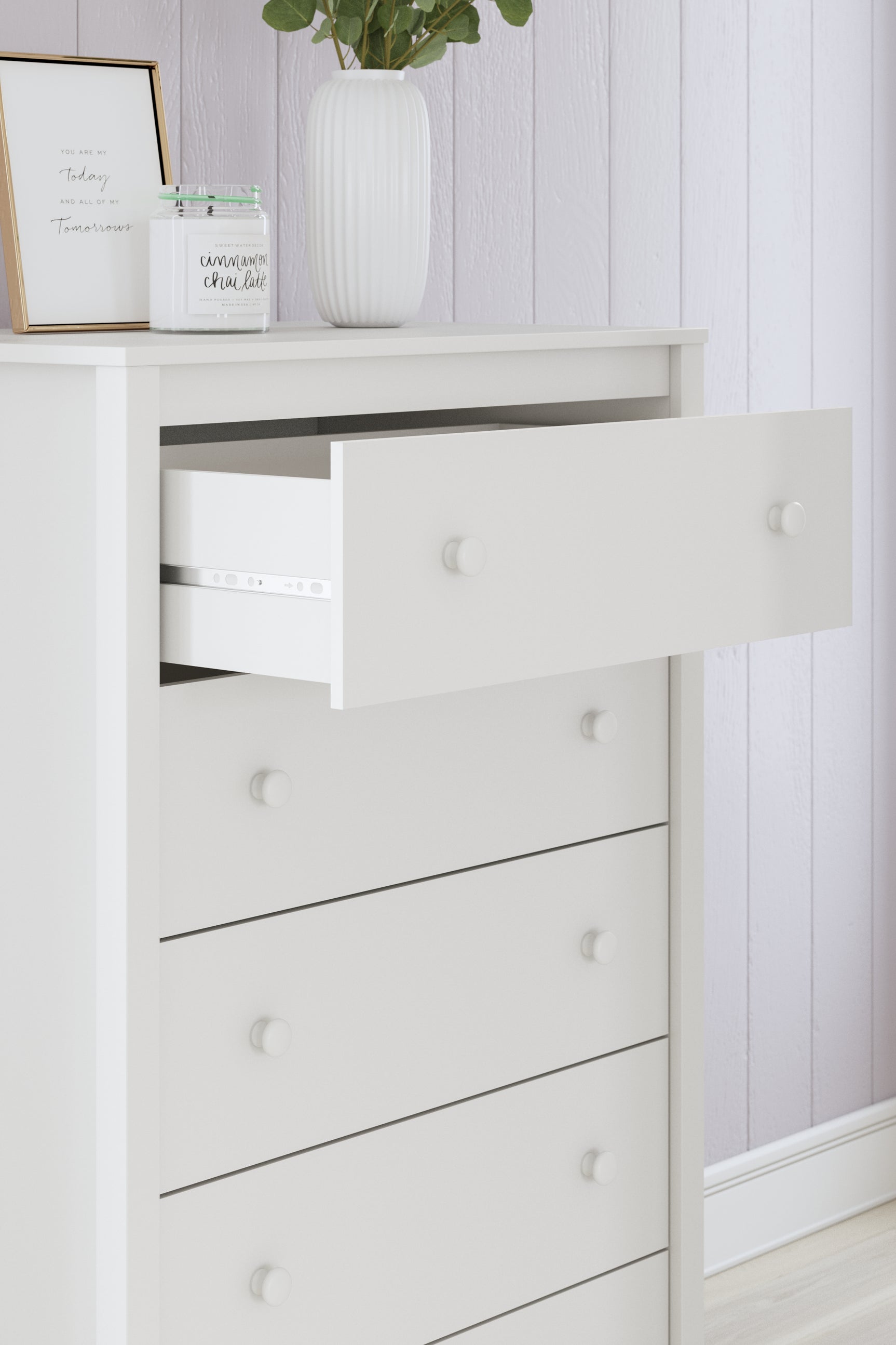 Hallityn White 5-Drawer Chest front view
