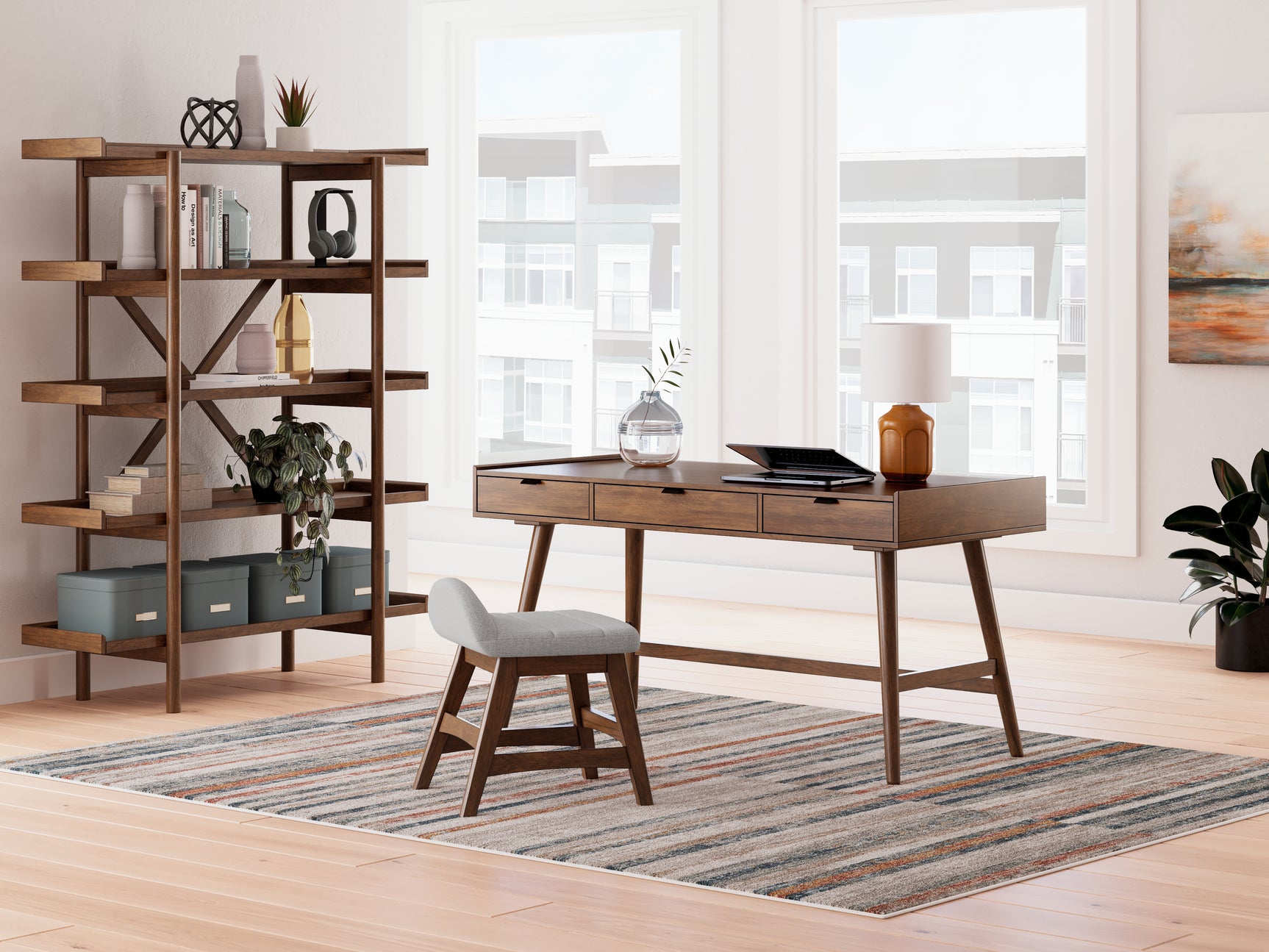 Lyncott Desk side angle view
