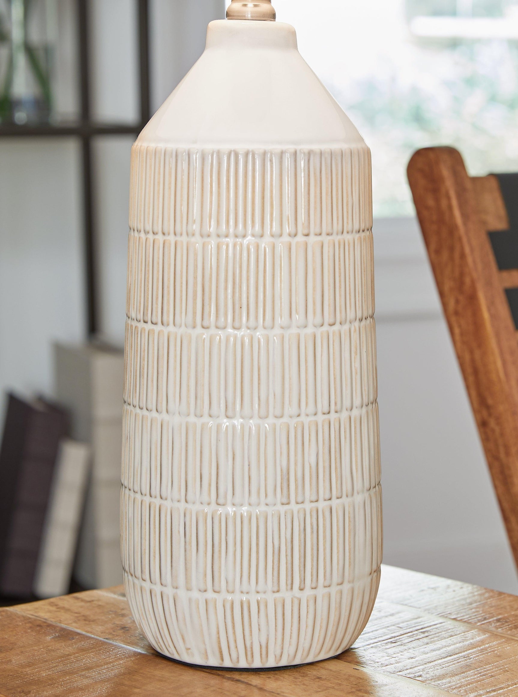 Willport Off White Table Lamp (Set Of 2) - Ella Furniture