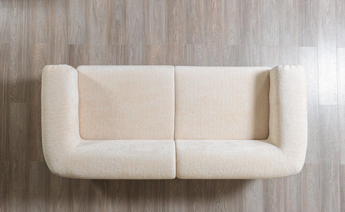 Side view detailing seat cushions