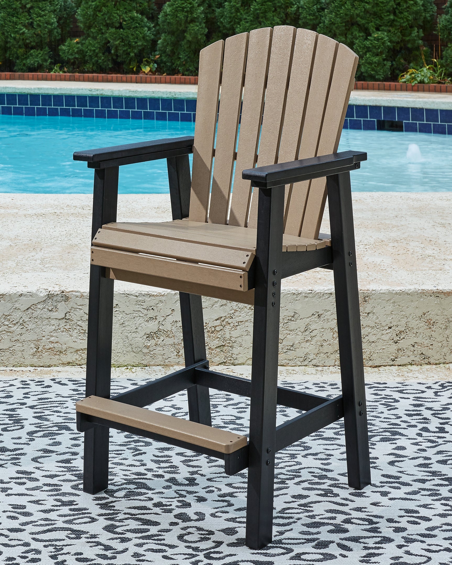 Outdoor setting with Fairen bar set on patio