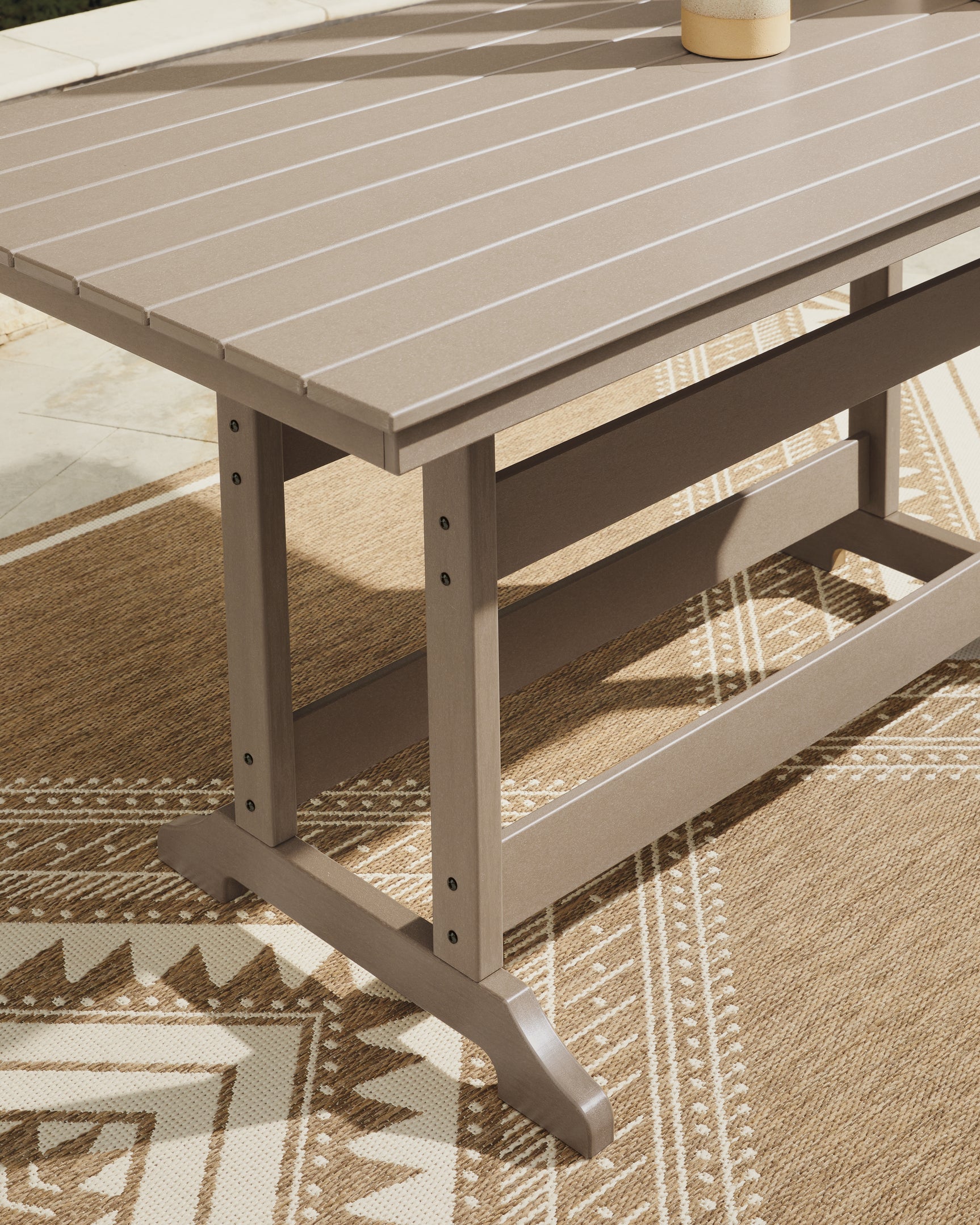 Close-up detail of Seacliff Beach table slatted top