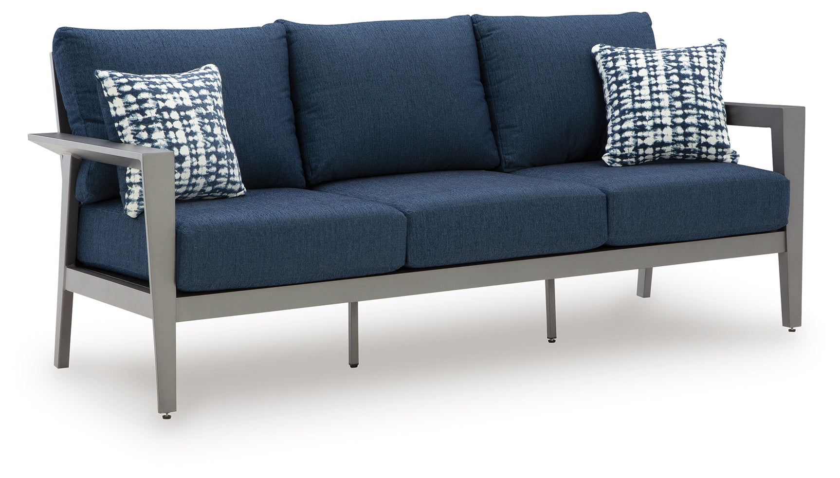 Gali chair with armrest in outdoor setting