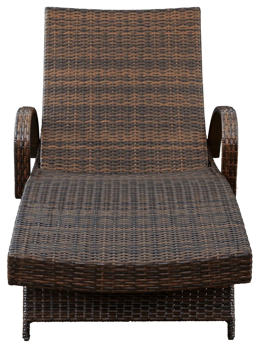 Kantana Chaise Lounge head-on view